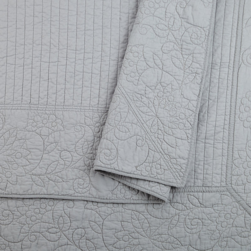 Vera Bradley 100 Cotton Farmhouse / Country Coverlet / Bedspread